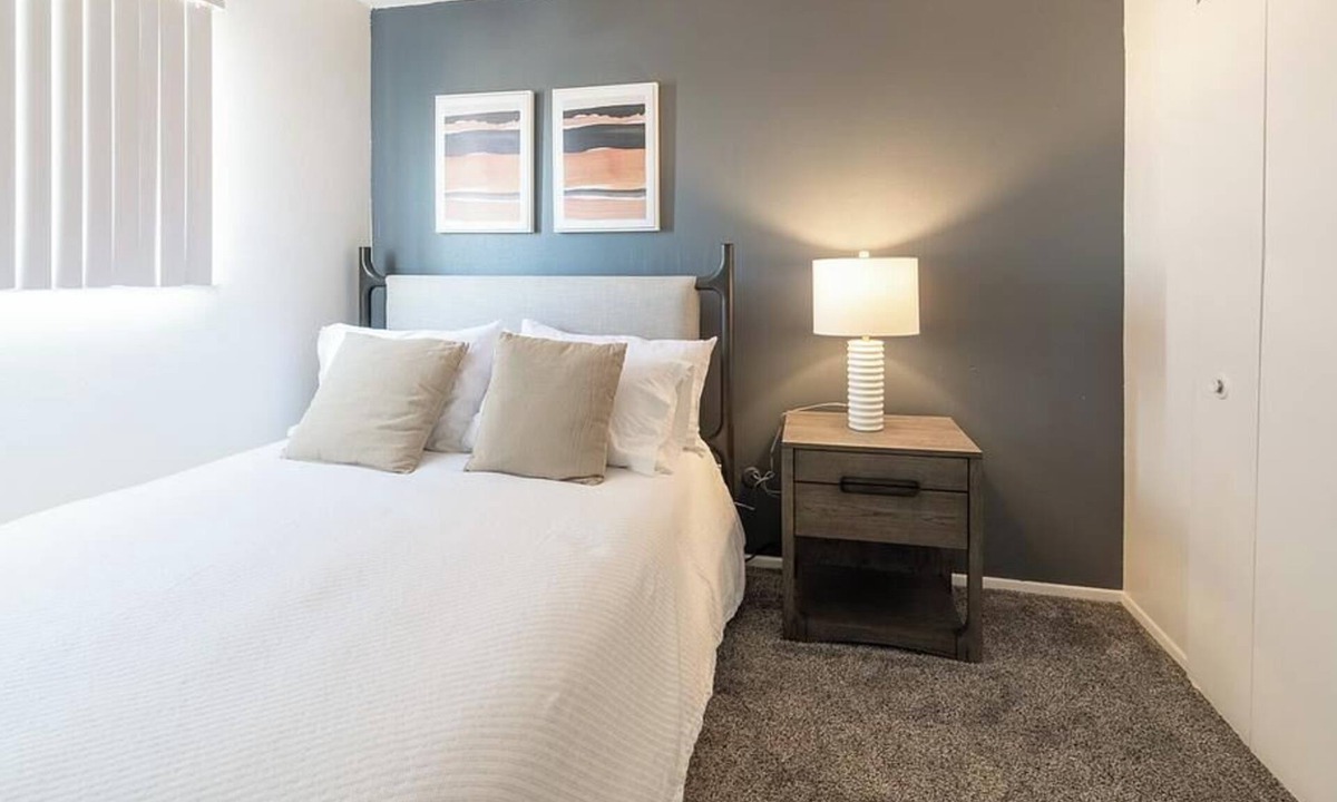 Northeast Heights Apartment | Landing at Mountain Vista Apartments - 3 Bedrooms in Panorama Heights