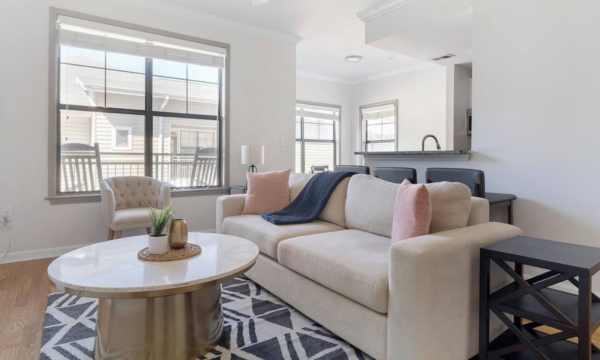 Piedmont Heights Apartment | Landing | Beautiful 1BD, Pool, Courtyard