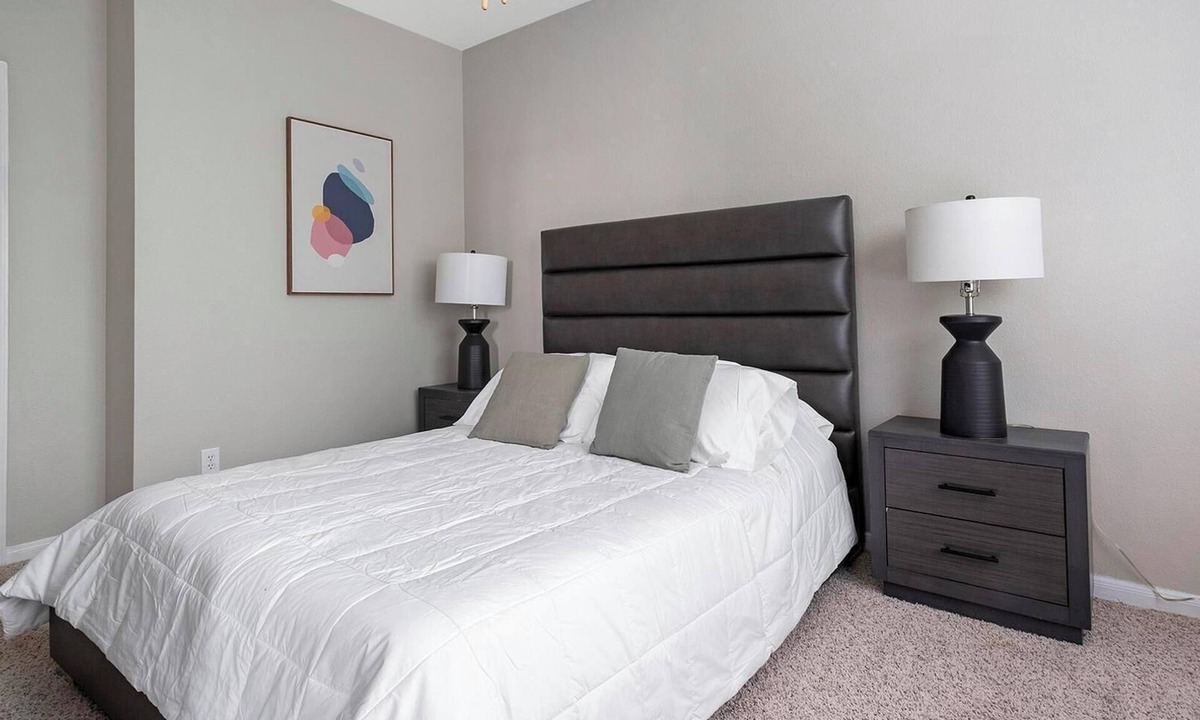 Briarforest Apartment | Landing | Incredible 1BD, Pool, Gym