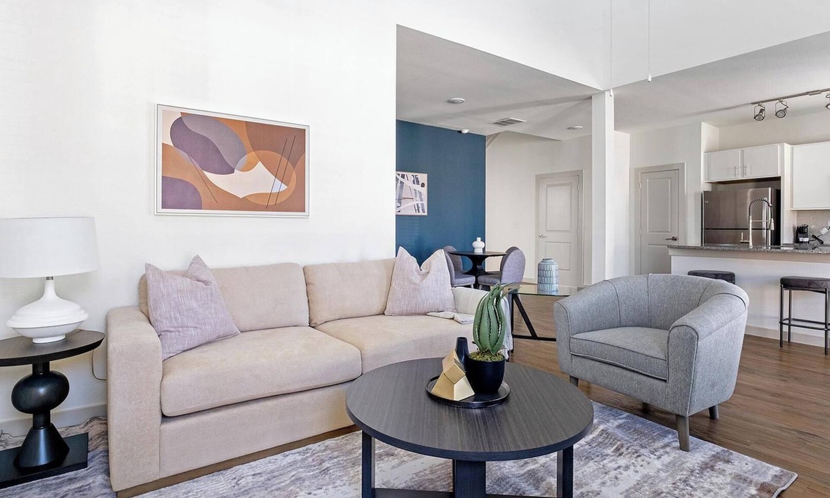 Waller Apartment | Landing | Incredible 3BD, Pool, Gym