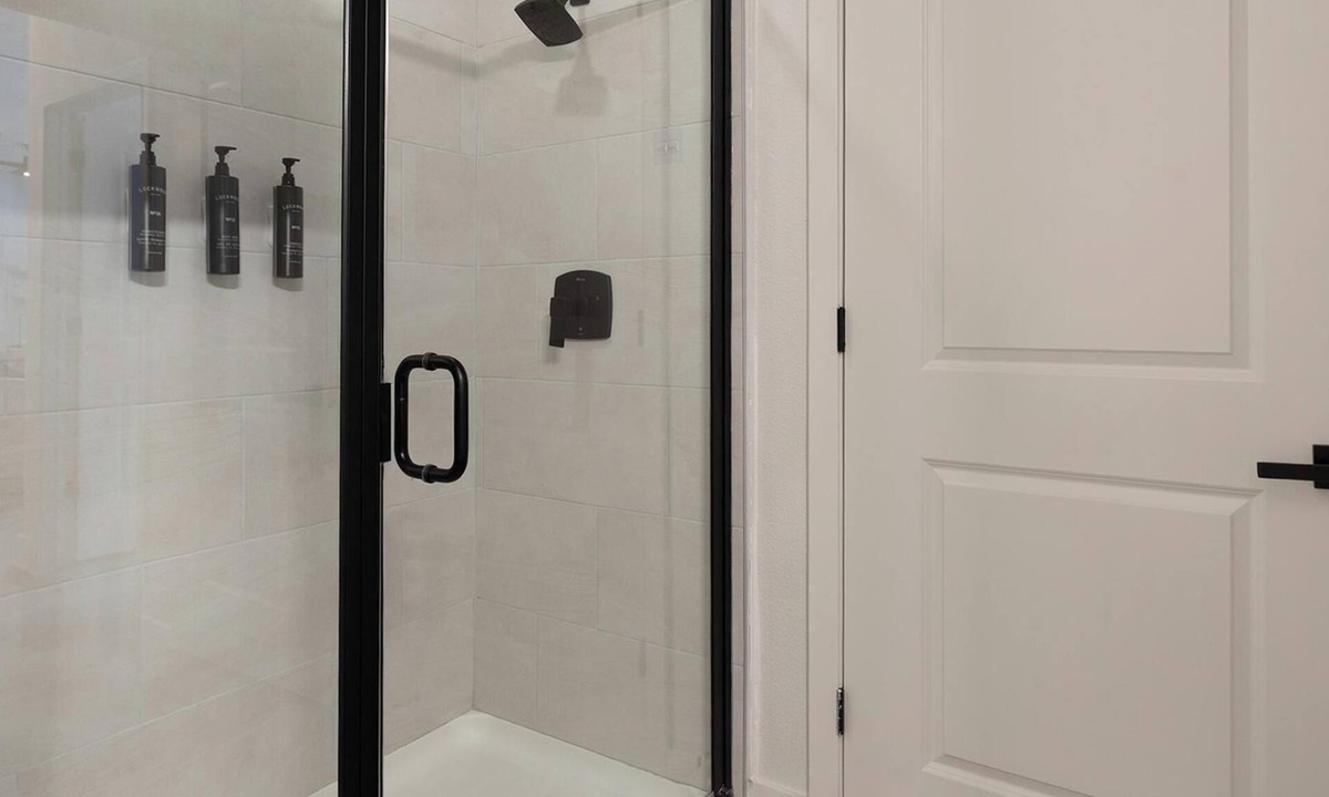 Dallas Design District Apartment | Landing | Modern 2BD, Pool, Clubhouse