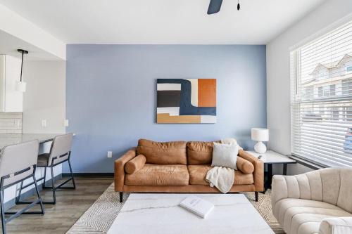 Northwest Pensacola Apartment | Landing Modern 3BD Gym Rooftop Lounge