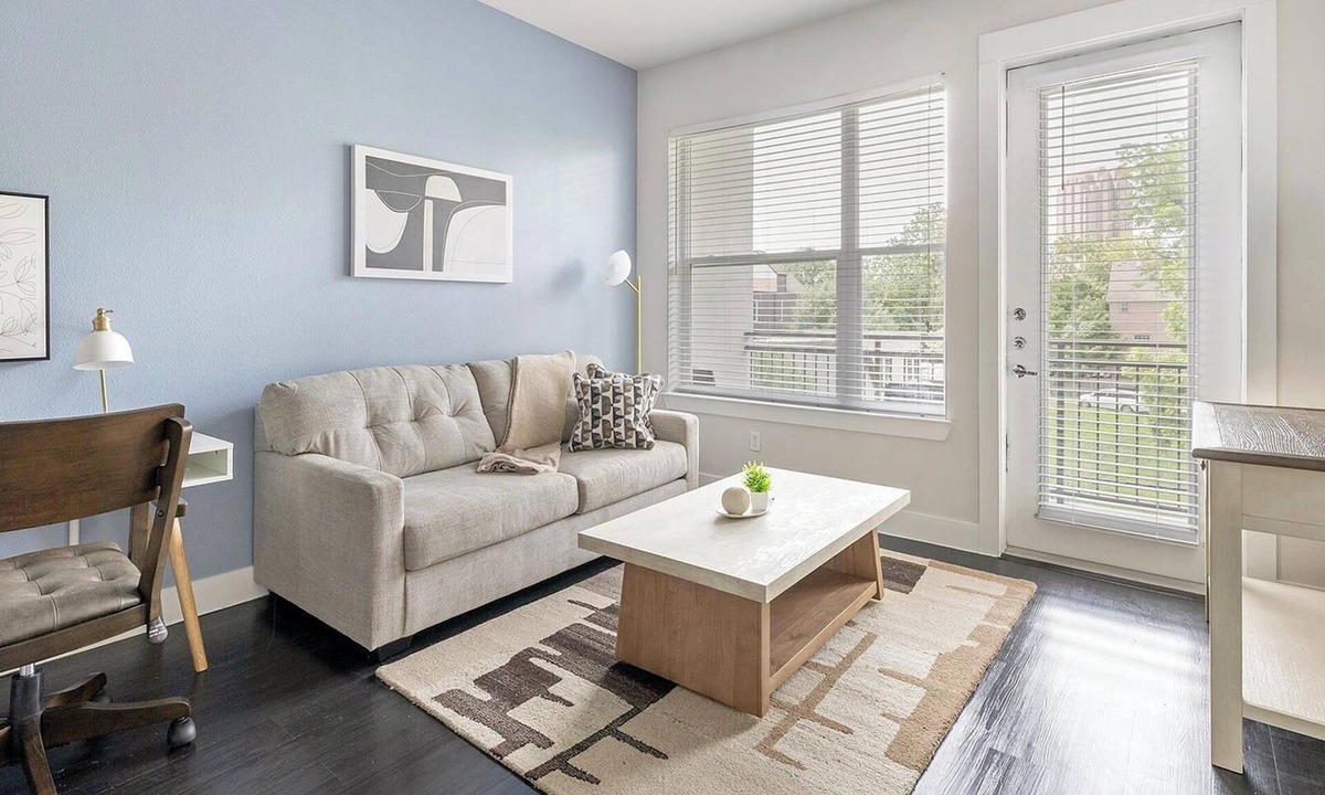 Old East Dallas Apartment | Landing | Stunning 1BD, Gym, Clubhouse