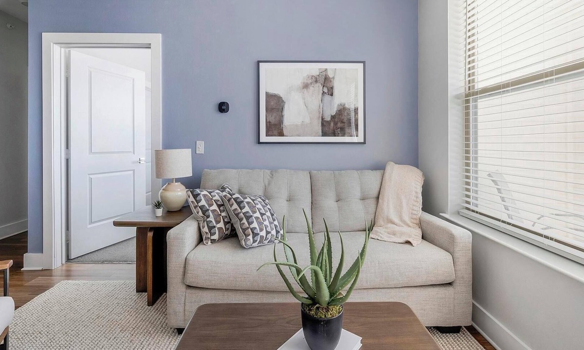 Ferndale Apartment | Landing | Stunning 2BD, Gym, Pool
