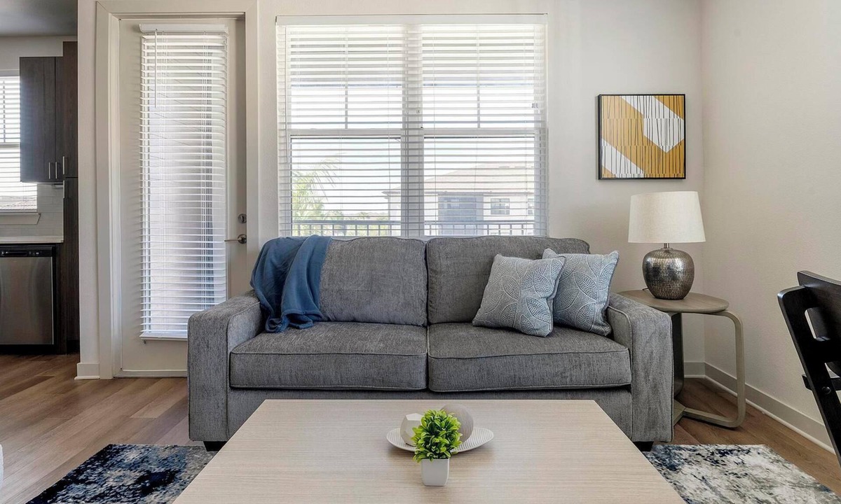 Biggar Apartment | Landing | Stunning 2BD, Gym, Pool