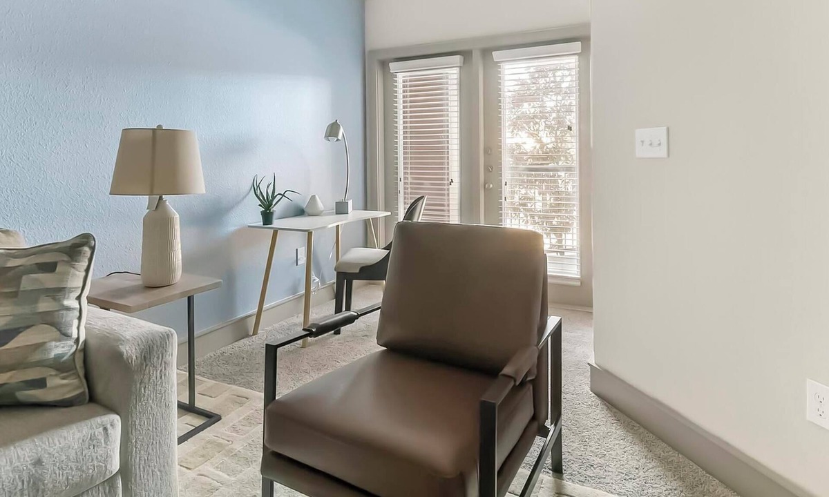 George Bush Park/Eldridge Apartment | Landing | Stylish 1BD, Pool, Gym