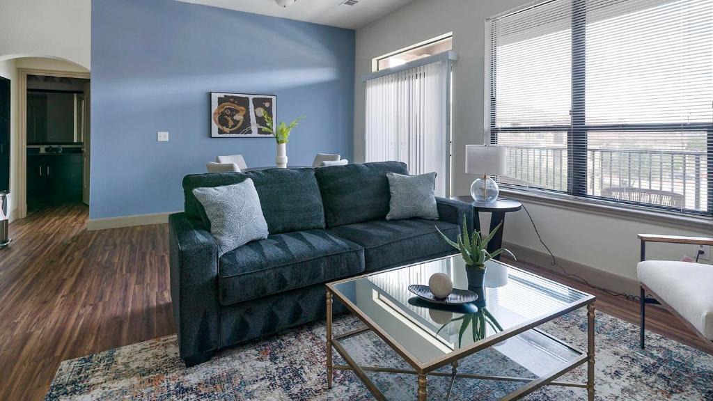 Spring Apartment | Landing Stylish 1BD Gym