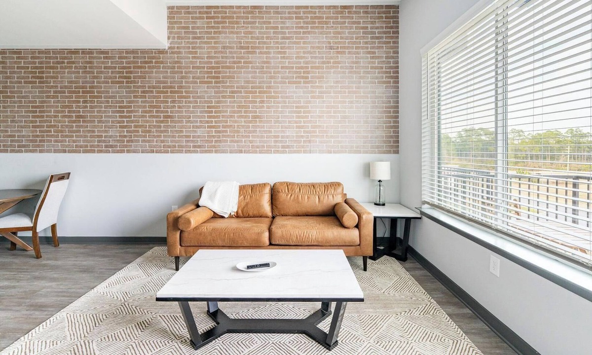 Northwest Pensacola Apartment | Landing | Stylish 1BD, Yoga Studio, Game Room