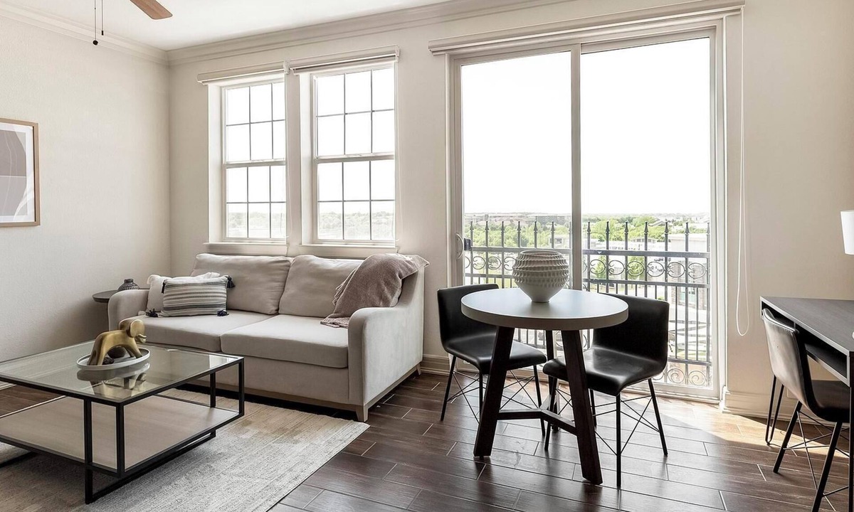 Overland Park Apartment | Landing | Stylish Studio, Gym, Clubhouse