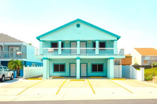 South Padre Island House | Lantana Retreat Sleeps 28 w Private Pool