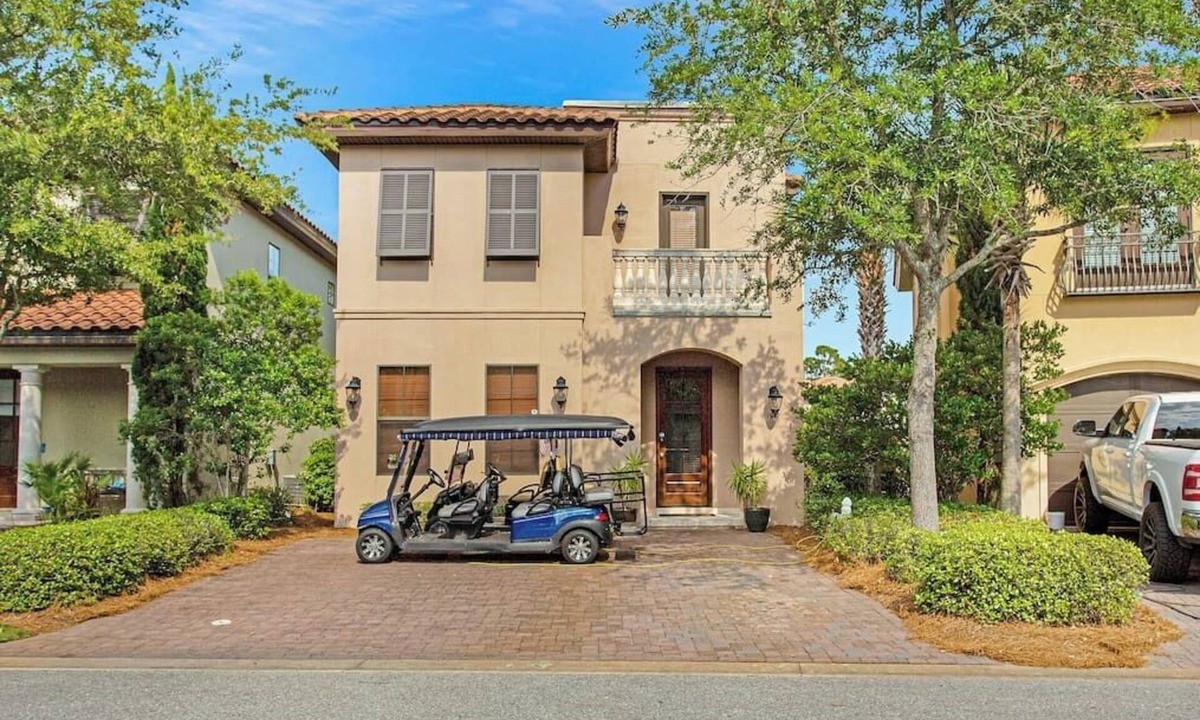 Villa Lago House | Large 5-BR in golf and beach resort - 2 golf carts