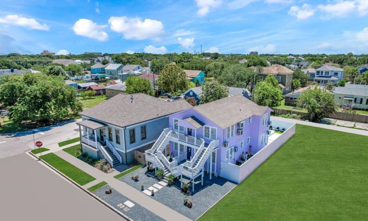 Galveston House | Large 6BR NEW home! Pool & Hot Tub Grill- Pets OK- W/D Close to Pleasure Pier!