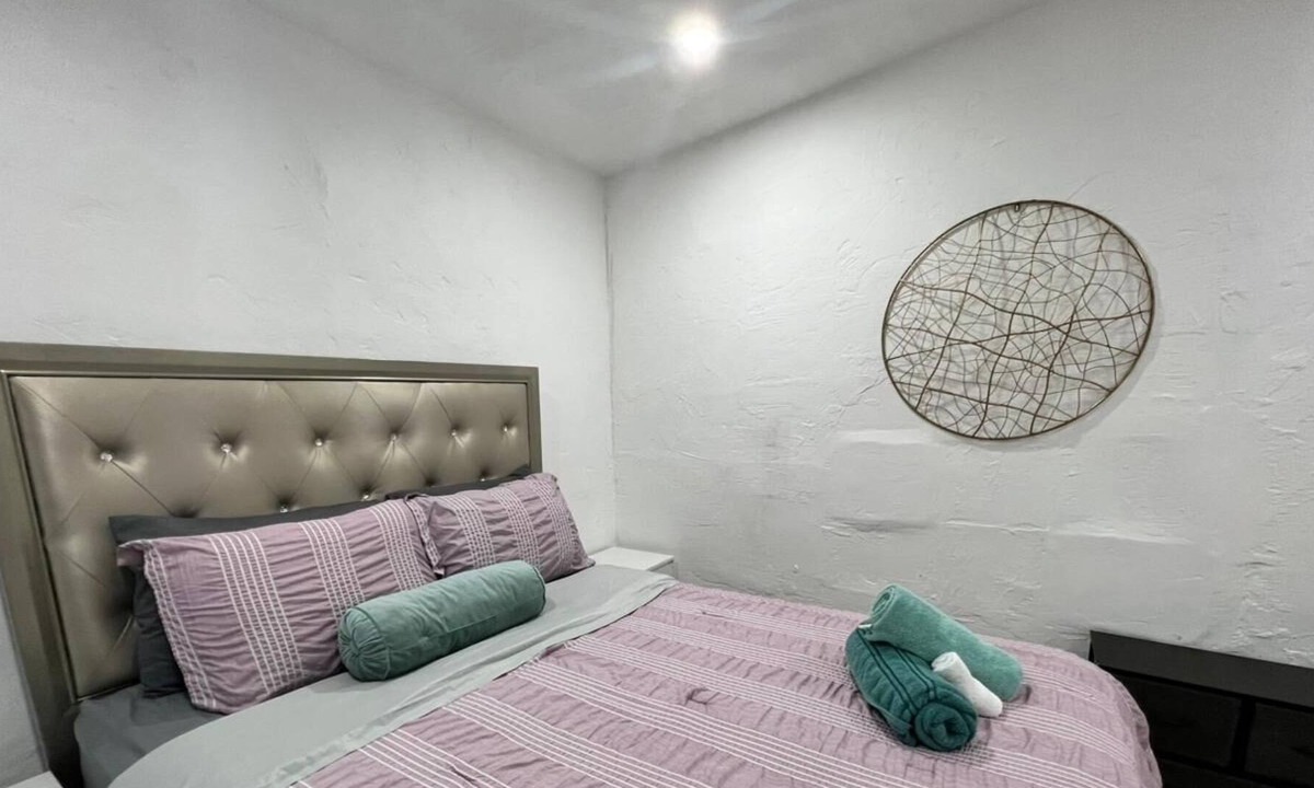 Little Haiti House | Large cozy home - Sleeps 6 - Near wynwood/dsgn dis