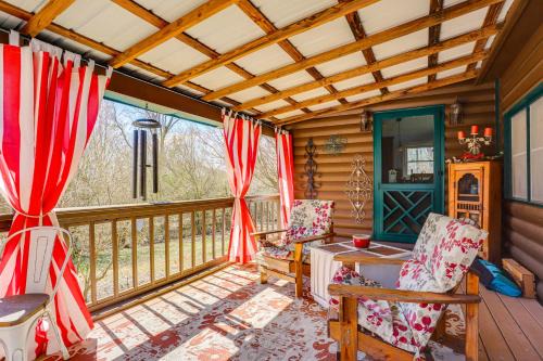 Dahlonega House | Large Deck: Luxe 6-Acre Retreat in Dahlonega!