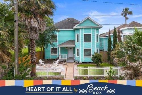 Galveston House | Large Luxurious Centrally Located Home with a Pool