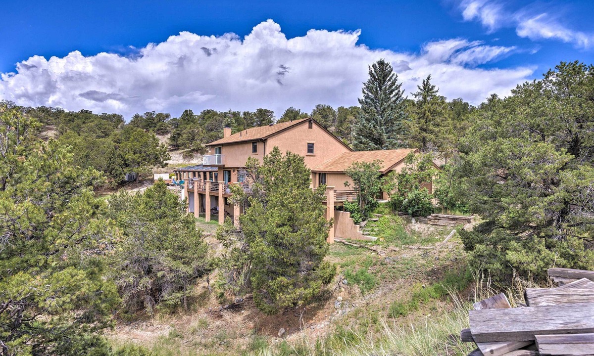 Salida House | Large Pet-Friendly Salida Ranch w/Hot Tub, Game Room & Scenic Views