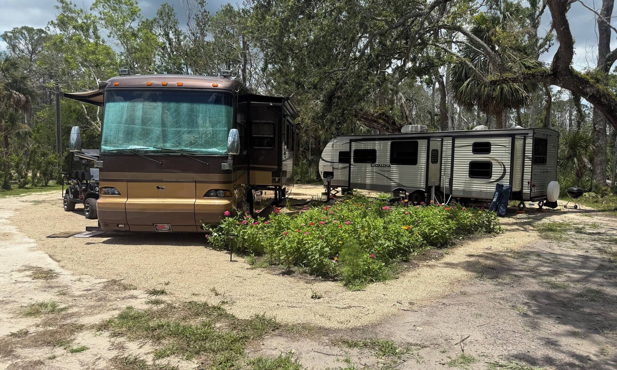 Steinhatchee House | large RV sites available with awesome lake for FUN and scallop season memories!