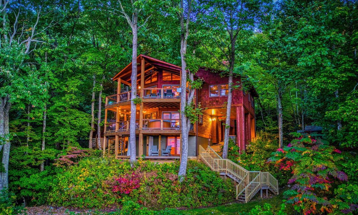 Smoky Mountains Cabin | Large Secluded Cabin w/Amazing Views, Firepit, Theater, Game RM, Outdoor Shower!