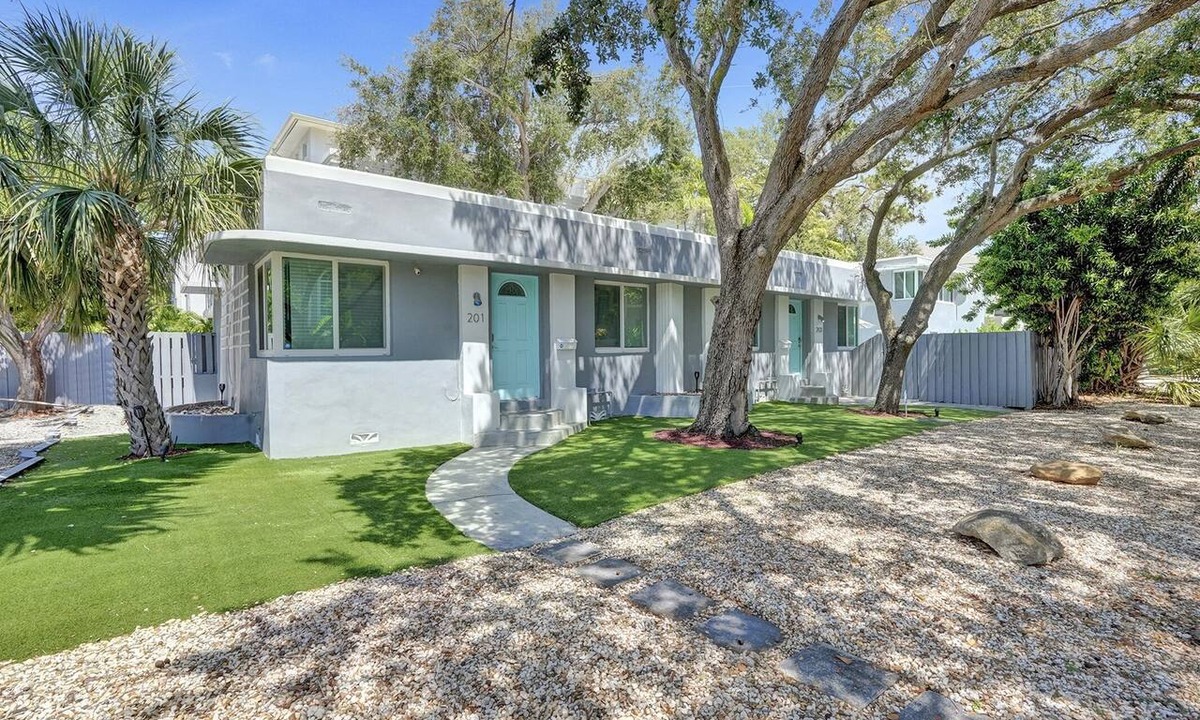 Victoria Park Apartment | Las Olas Art Deco Oasis, Great Location