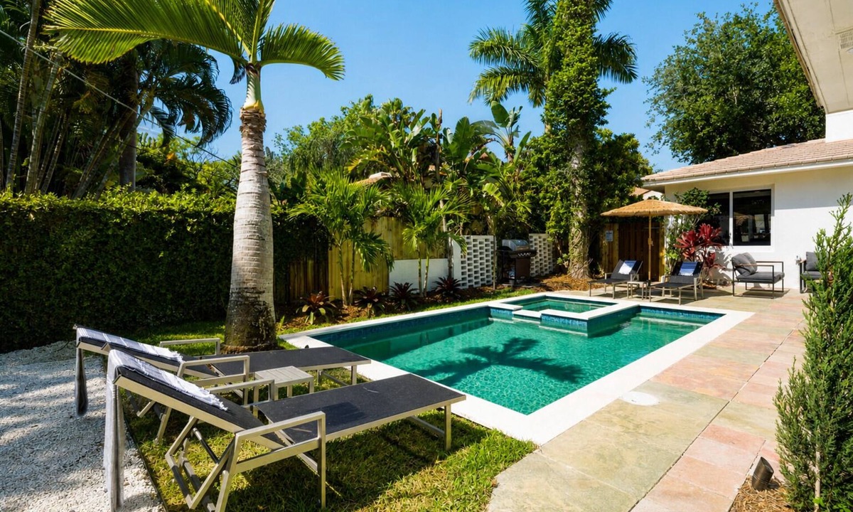 Victoria Park Villa | Las Olas Designer Luxury Getaway – Fox Aura heated Pool & Spa House is a 4BD upscale single-family home in Victoria Park with high-end design, and prime location near Las Olas Blvd, beaches, dining, and nightlife.