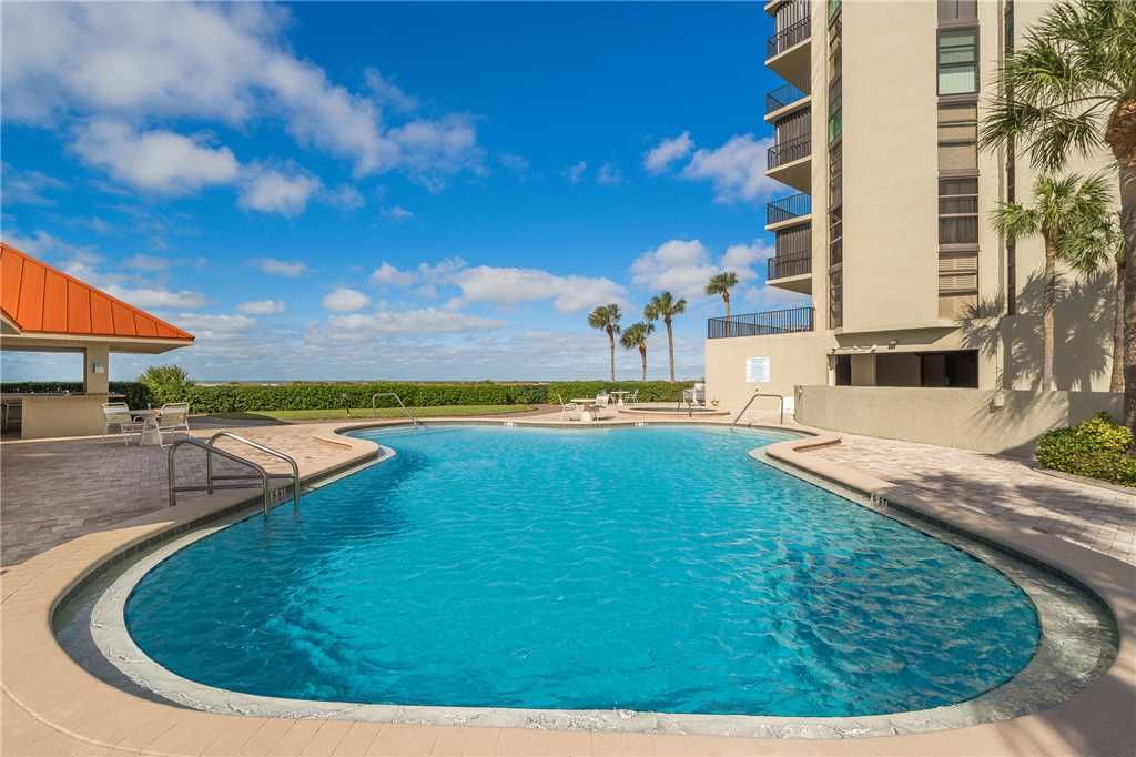 Sand Key Apartment | Lighthouse Towers 2008, 2 Bedrooms, Penthouse, WiFi, Heated Pool, Sleeps 6