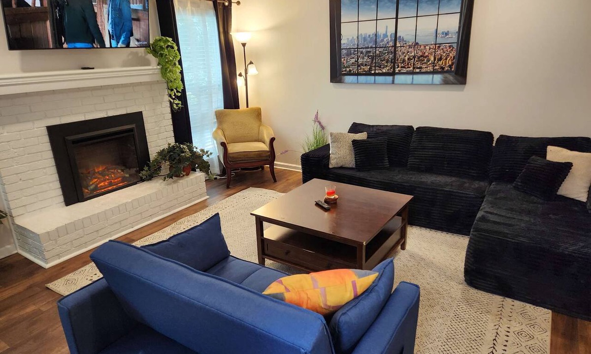Tallahassee Apartment | Like New Midtown Retreat | 3 TVs Ethernet Port