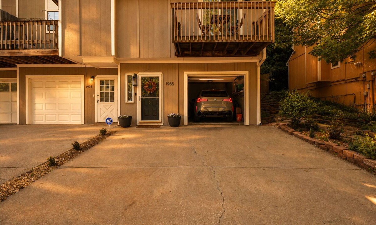Midtown - Westport House | Linea | Luxury Stay Near Plaza & KU Med