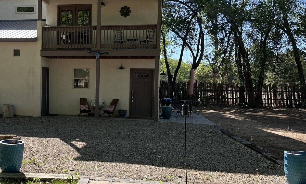 South Valley House | Little Bird Casita: Have the Experience the New Mexico Traveler Hopes to Find.