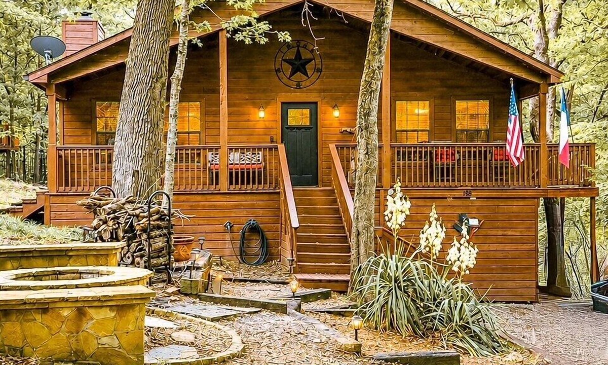 Pottsboro House | Lone Star Hacienda welcomes you to your private paradise for couples or families