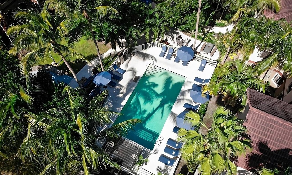 Plantation Apartment | Look No Further! 3 Spacious Suites w/Full Kitchen, Outdoor Pool, Free Breakfast