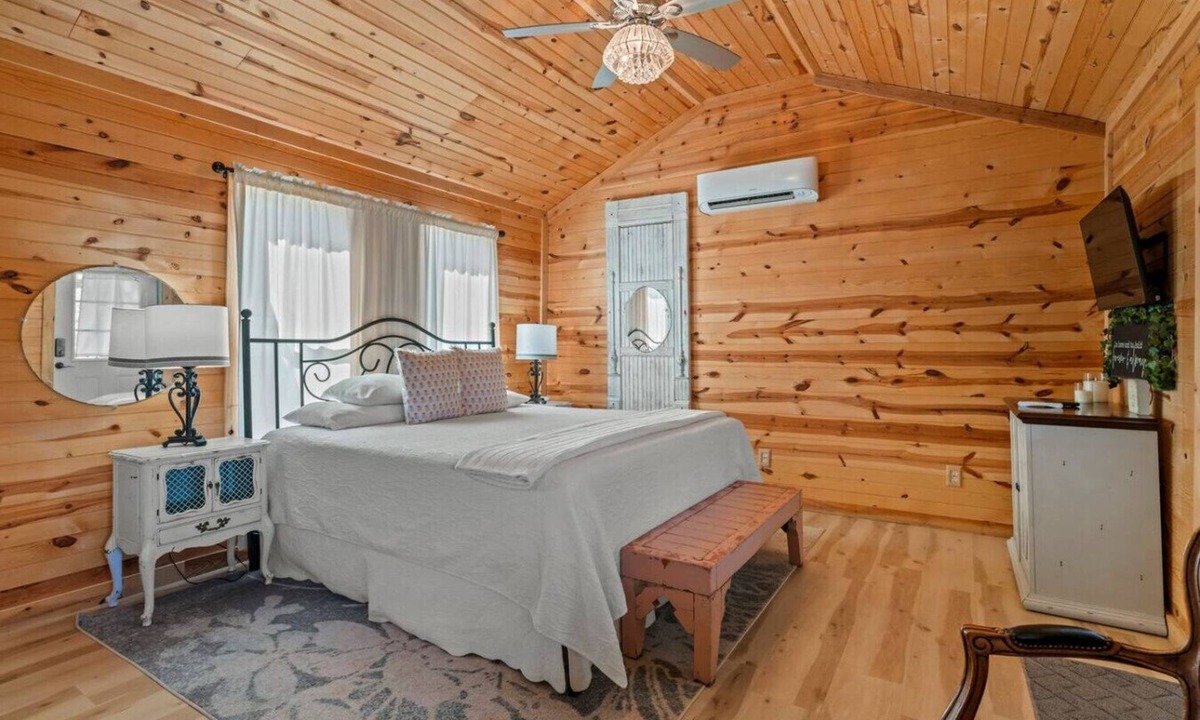 Fredericksburg Cabin | Love an adorable Cabin in Fredericksburg TX