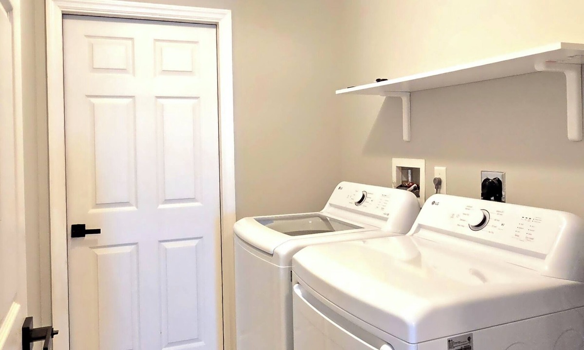 Port Saint Lucie House | Love Islander's Retreat - Sleeps 14 with Heated Pool & Game Room