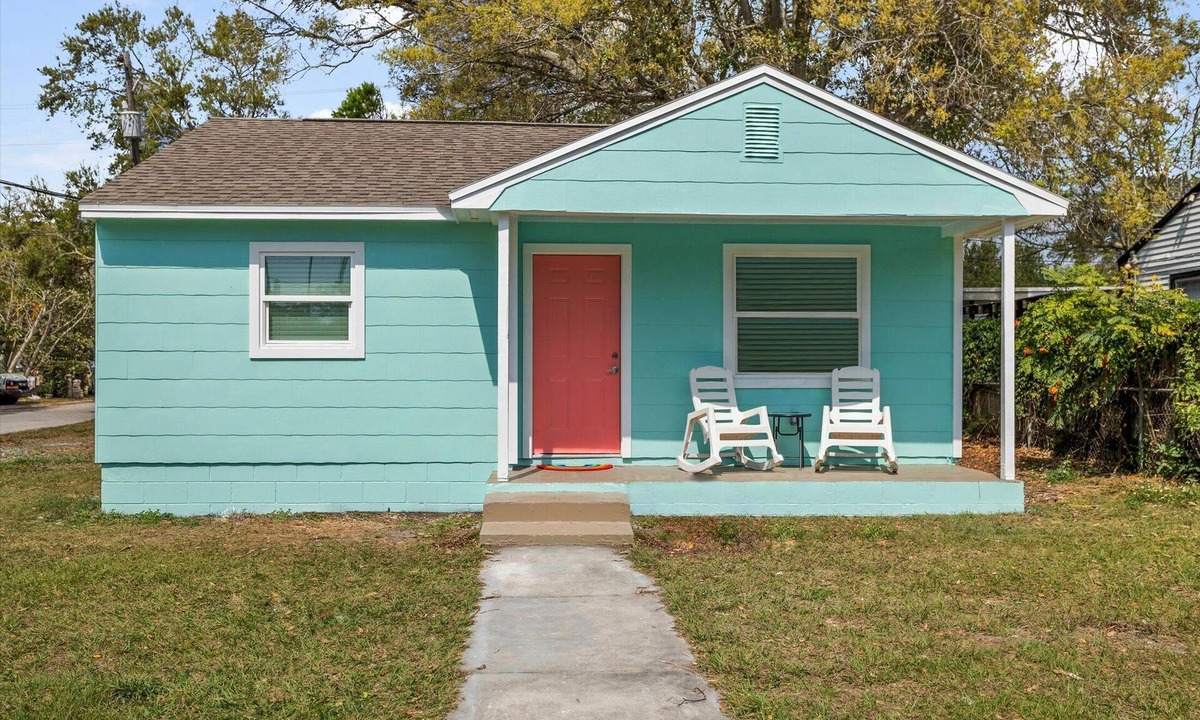 Gulfport House | Lovely 2-bedroom bungalow in charming Gulfport