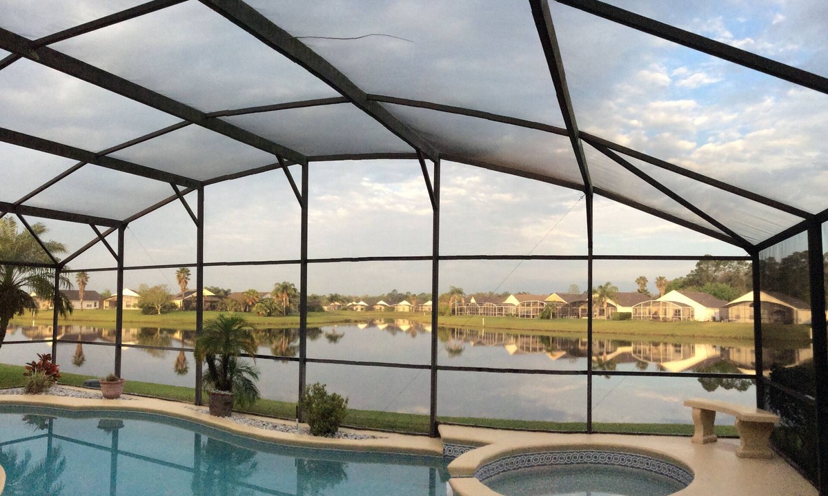 Eagle Pointe South Villa | Lovely Villa, Sw Lakeside Position, Private Screened Pool, Games Room, Internet