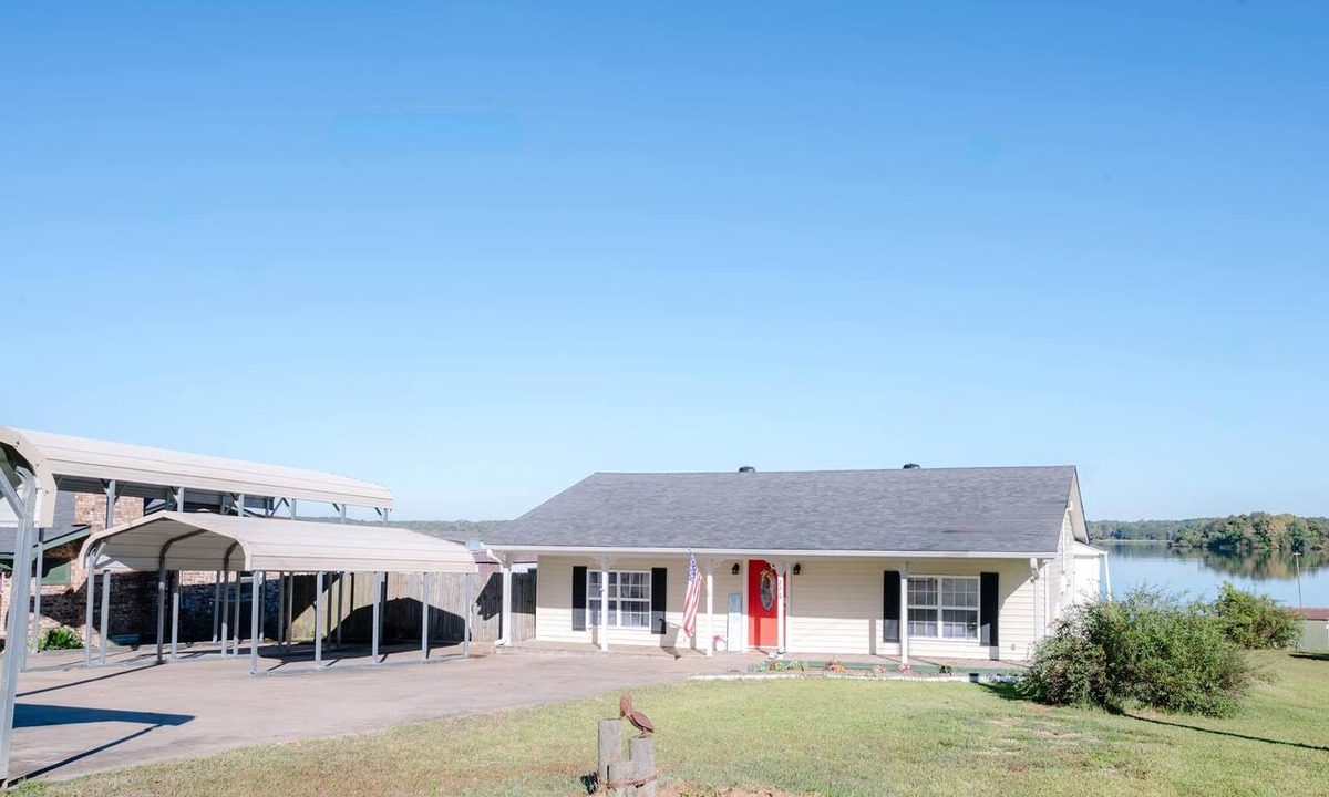 Long Branch House | Lozano Lake House