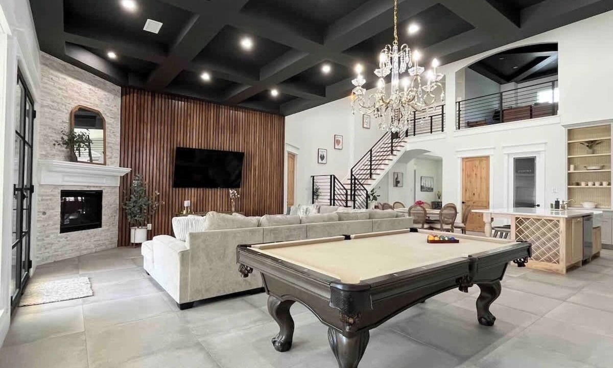 Central Arlington House | LUX | Walk to FIFA | AT&T Stadium | GlobeLife | GameRoom
