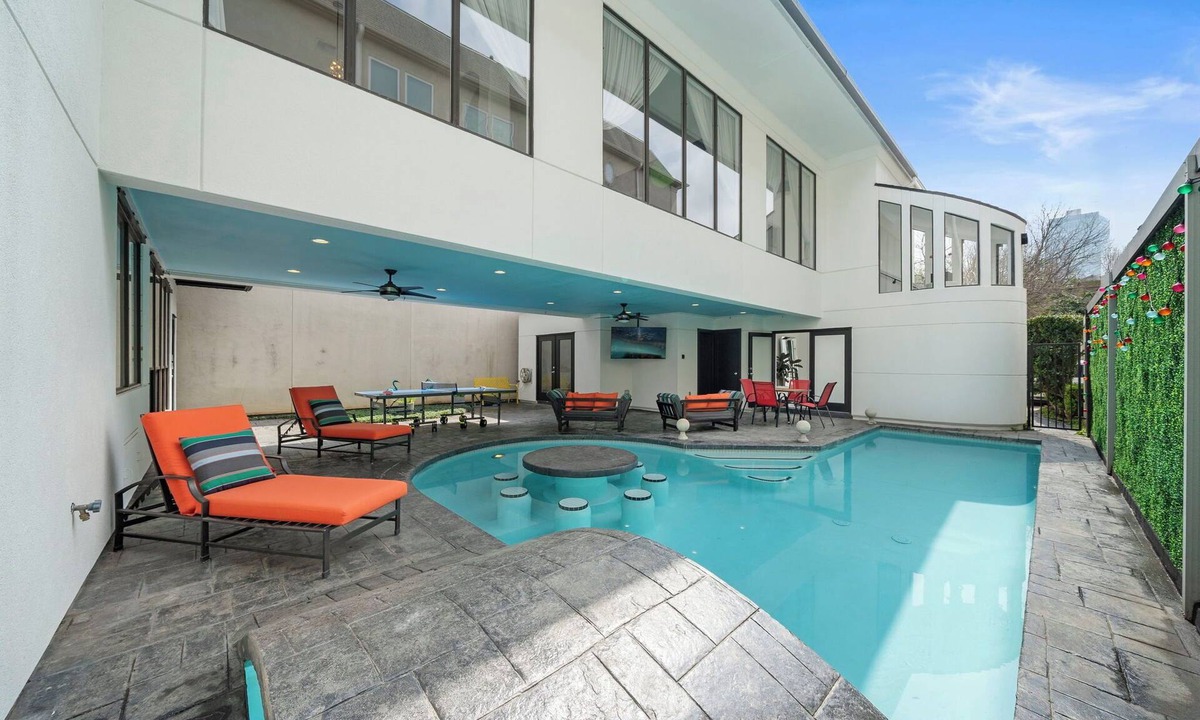 Greenway Plaza-Upper Kirby House | Luxe Kirby Retreat. Heated Pool, King Suites & Games. Secluded, Central Setting