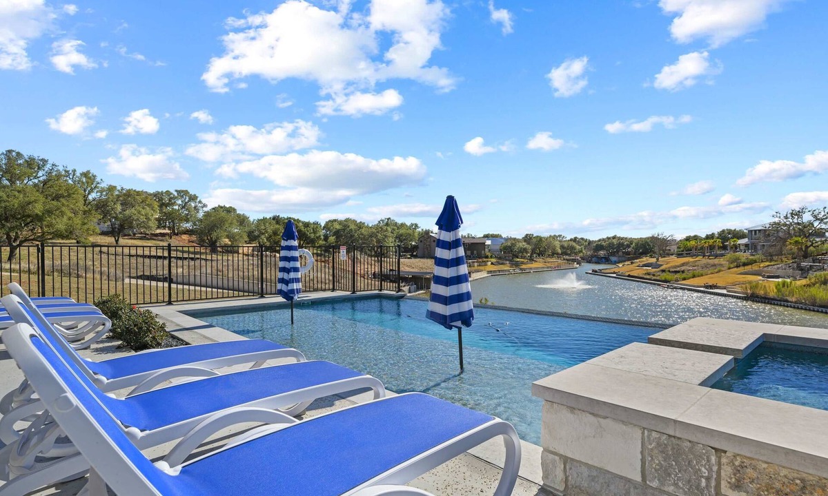 Kingsland House | Luxe Lake LBJ | Pool & Hot Tub, Perfect for Groups