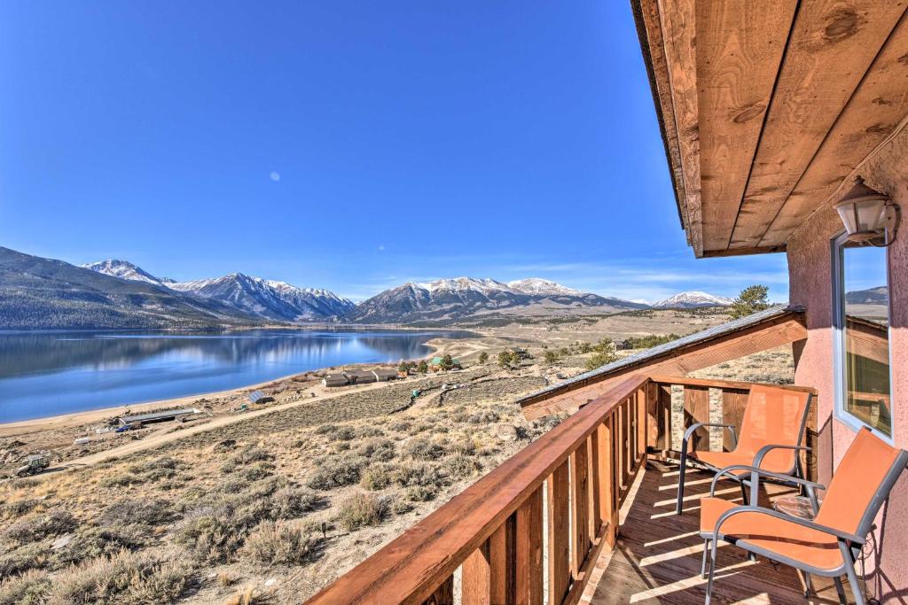 Twin Lakes House | Luxe Twin Lakes House w/Mountain & Lake Views!