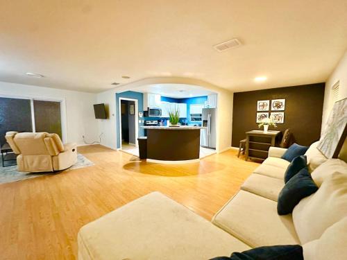 Memphis House | Luxurious Cottage With Full Yard Near The Beach