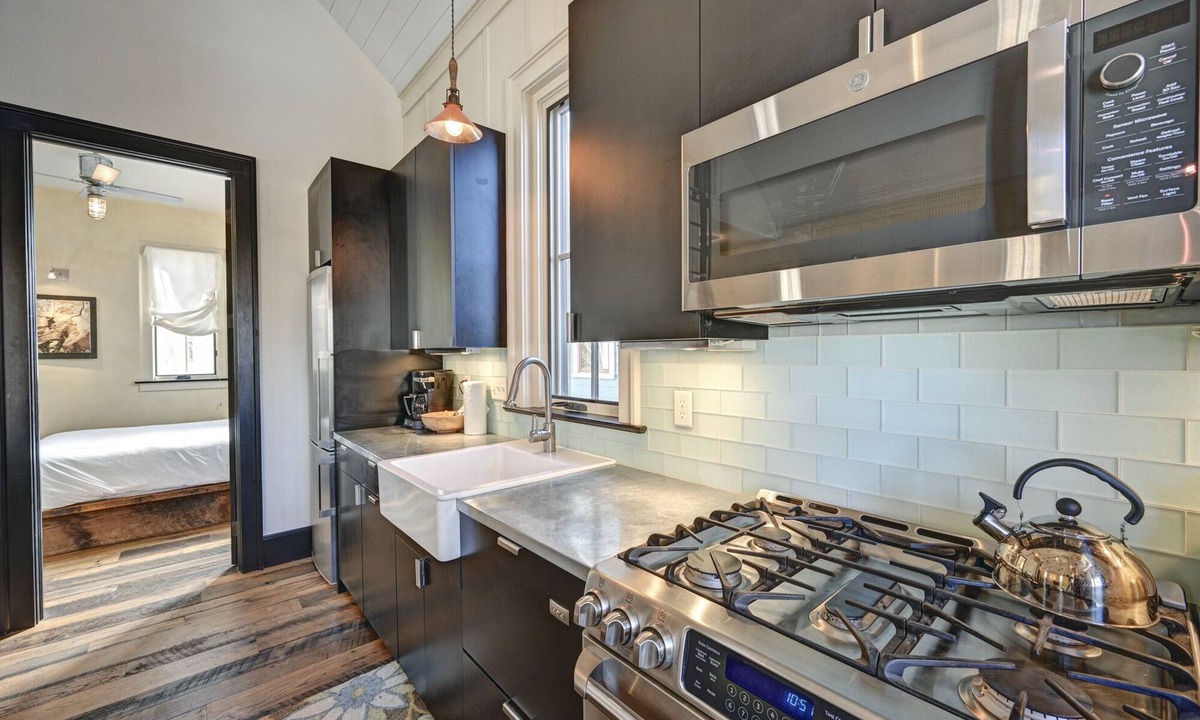 Buena Vista Apartment | Luxurious Guesthouse 100 Yards from the River in South Main