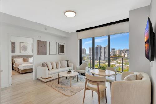 North Beach Apartment | Luxury 2BR with Ocean View, Pool and Gym