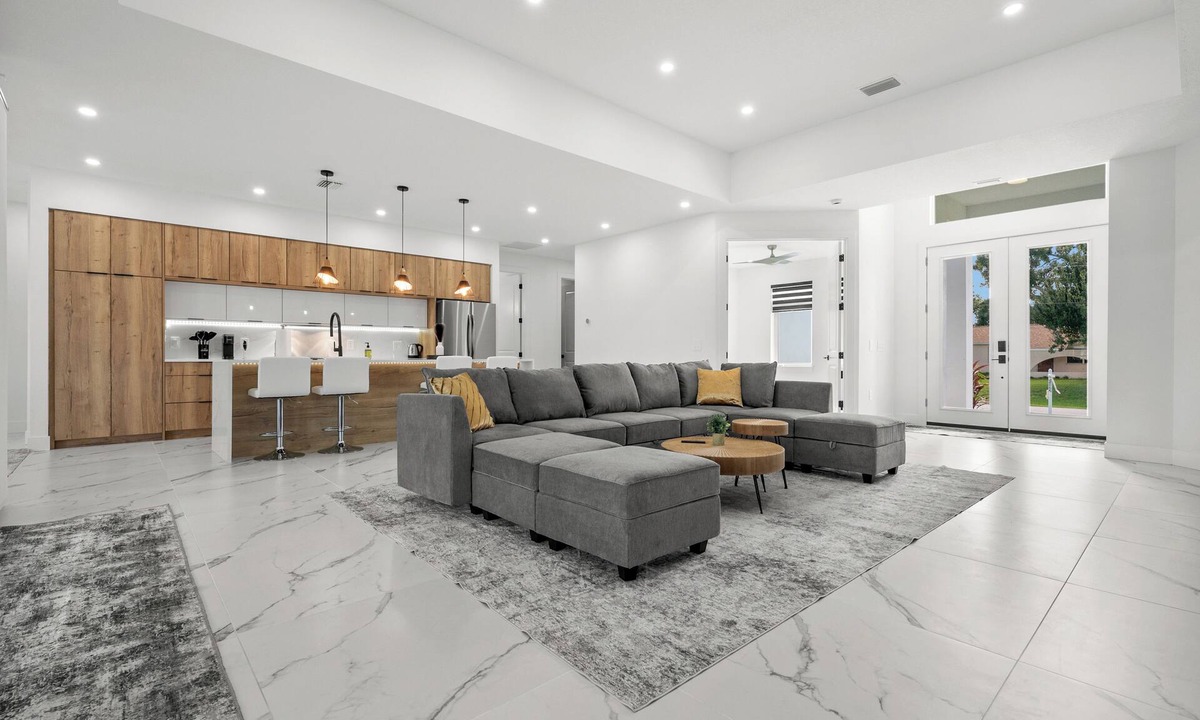 Pebble Beach House | Luxury 3-bedroom Villa with Heated pool and spa