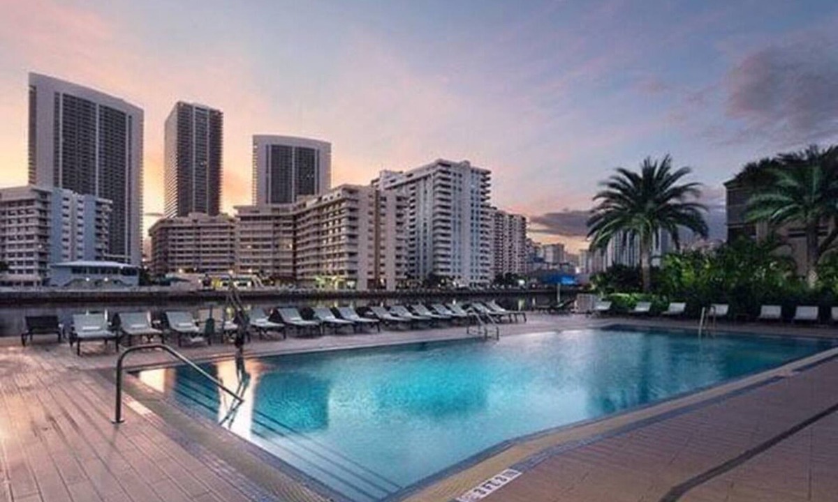Hallandale Beach Resort | LUXURY 3B 3B RESORT CANAL,OCEAN,CITY VIEWS BEACH SERVICE