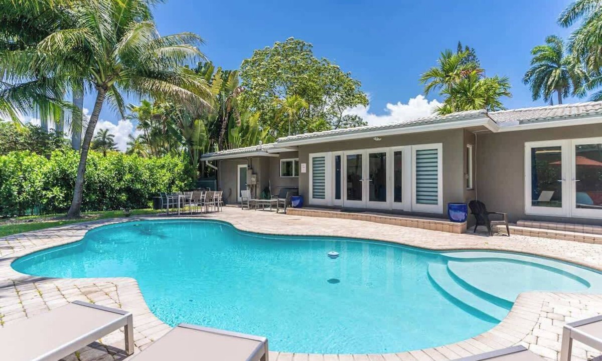 South Lake Villa | Luxury 3BRs Home 4mins to Ocean with Heated Pool