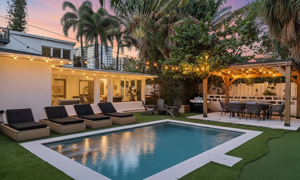 Lauderdale Beach Villa | Luxury Beach Paradise Heated Pool Pool Table