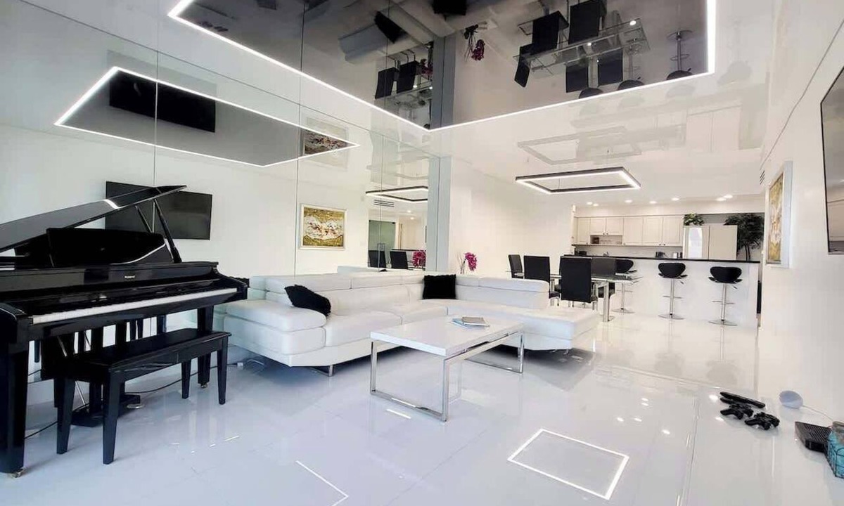 Sunny Isles Beach Condo | Luxury Beach & City View Condo 5 min walk to beach