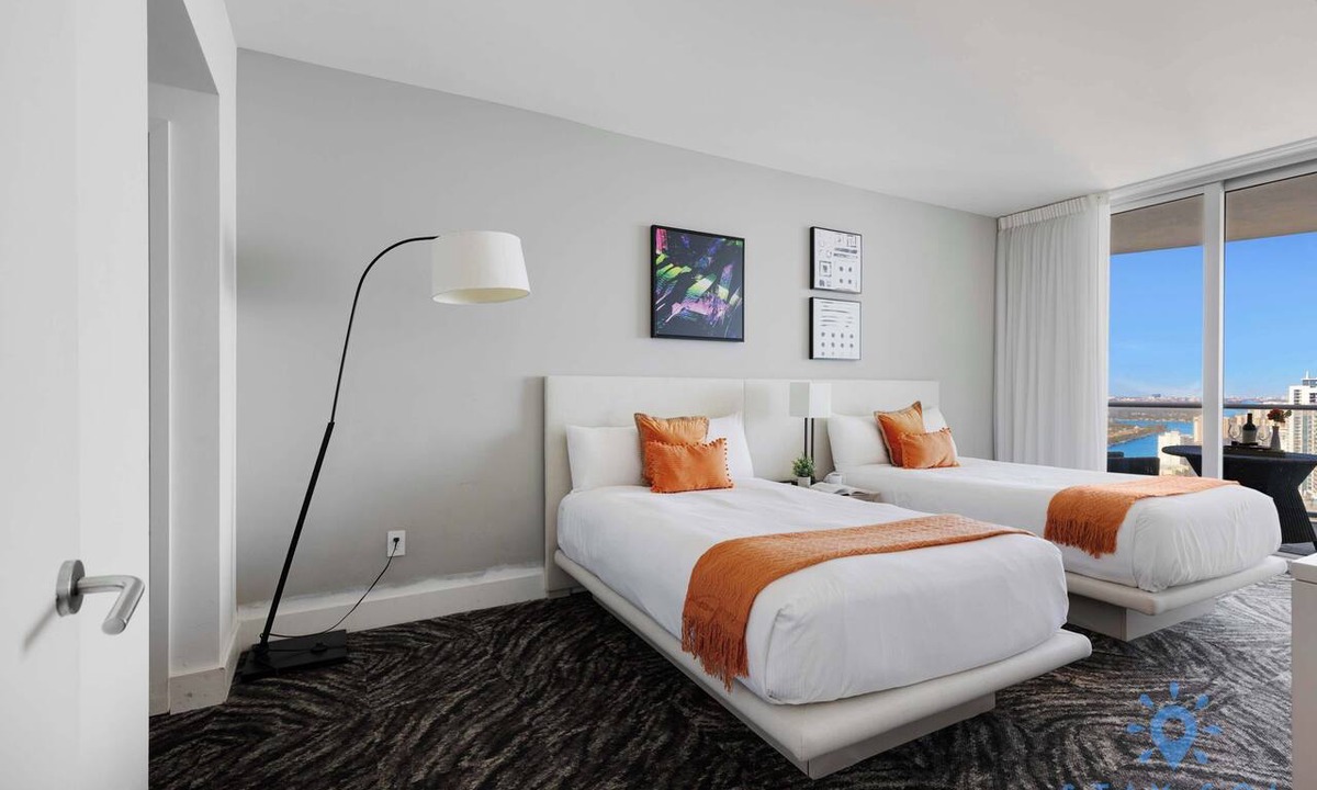 Hollywood South Central Beach Apartment | Luxury Beachside Condo | Balcony & Ocean Breezes