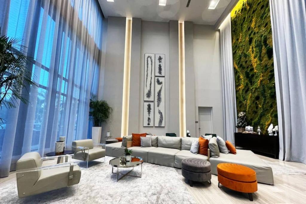 Doral Apartment | Luxury Condo - 3B3B with Amazing Skyline View
