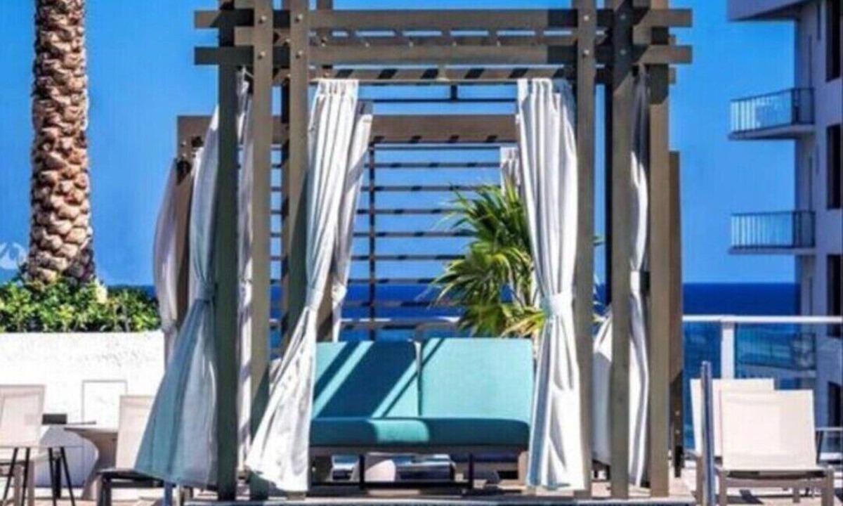 Hollywood South Central Beach Condo | Luxury Condo, Stunning Ocean views, Free Parking!